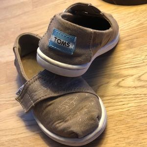 Toms Toddler size 6